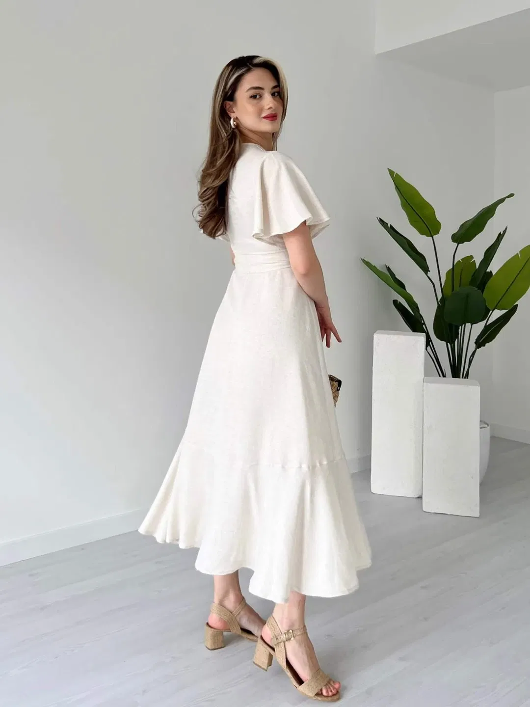 Robe en lin avec manches à volants - صورة 9 thumbnail