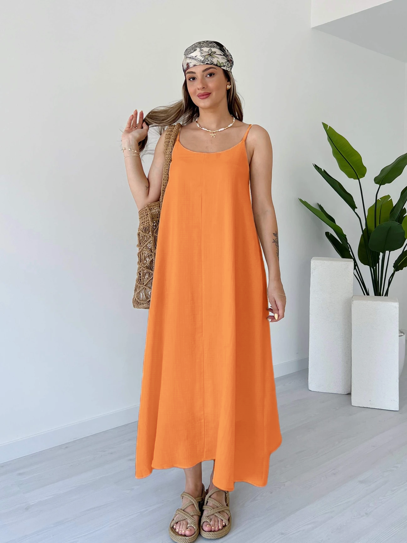 Robe en crepe froissé a bretelles - صورة 12 thumbnail