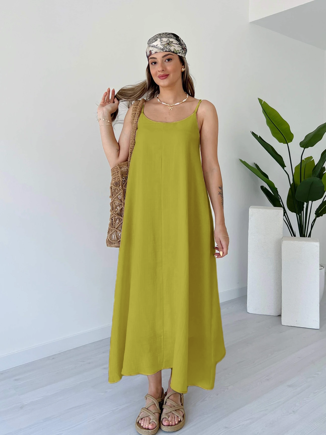 Robe en crepe froissé a bretelles - صورة 13 thumbnail