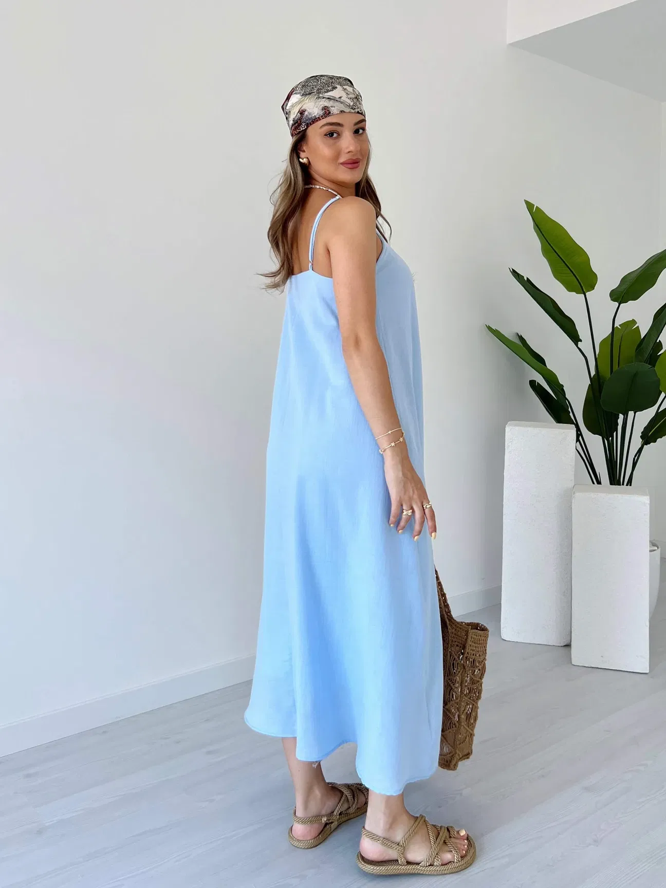 Robe en crepe froissé a bretelles - صورة 9 thumbnail