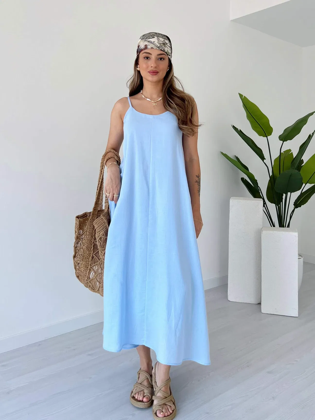 Robe en crepe froissé a bretelles - صورة 2 thumbnail