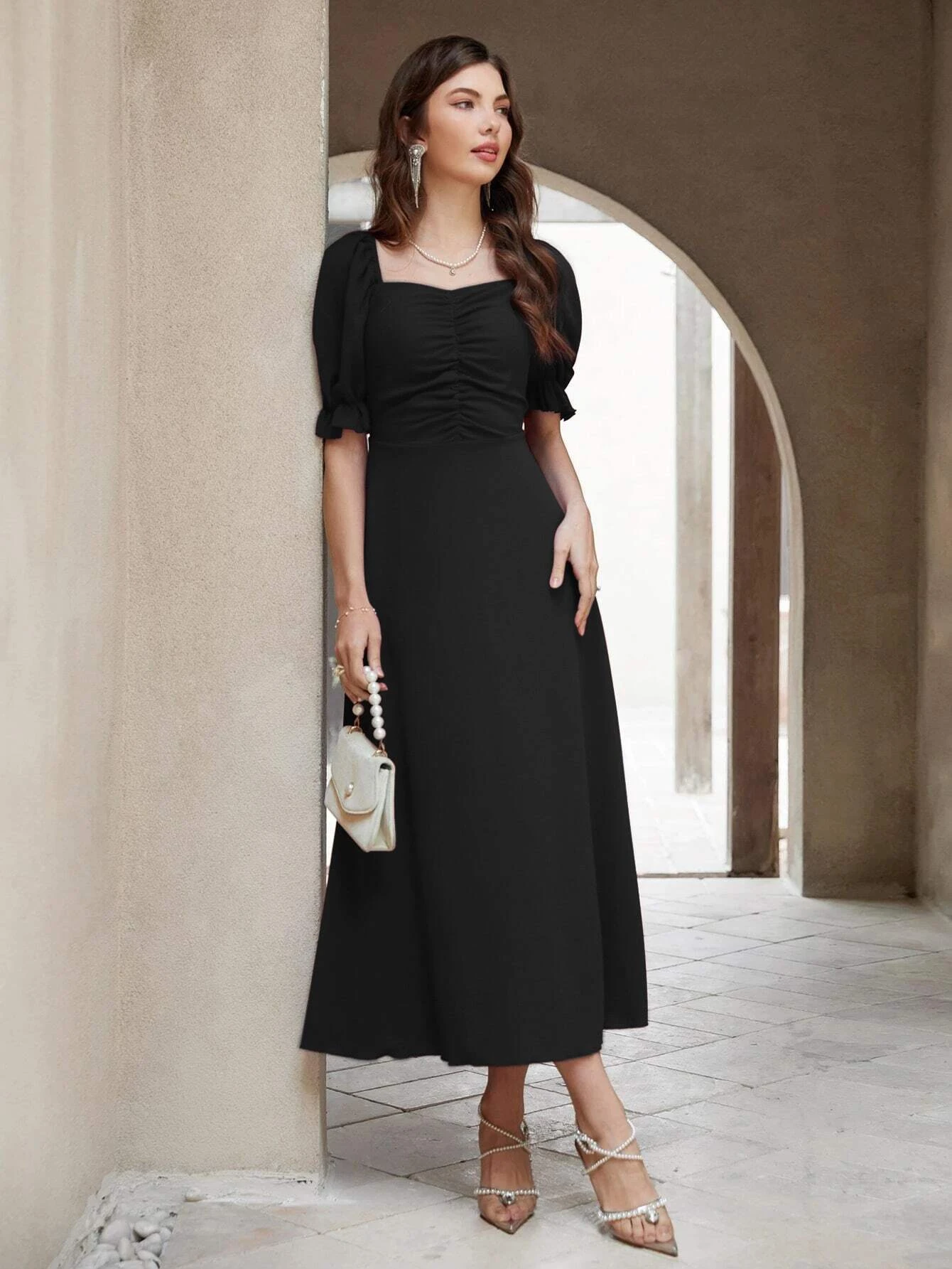 Robe a Manches Bouffantes et Coupe Évasée